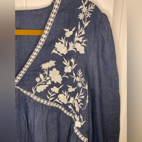 Zara trafaluc denim/blue blouse with floral embroidery - Picture 8 of 8